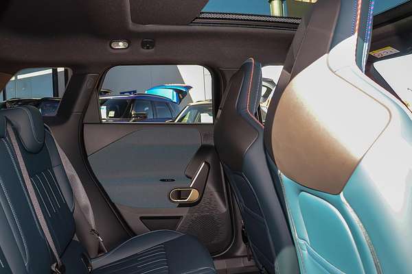 2024 MINI Aceman SE Favoured J05