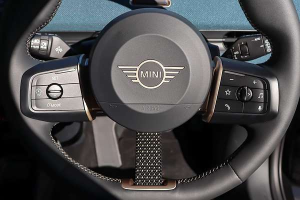 2024 MINI Aceman SE Favoured J05