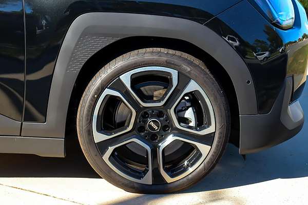 2024 MINI Aceman SE Favoured J05