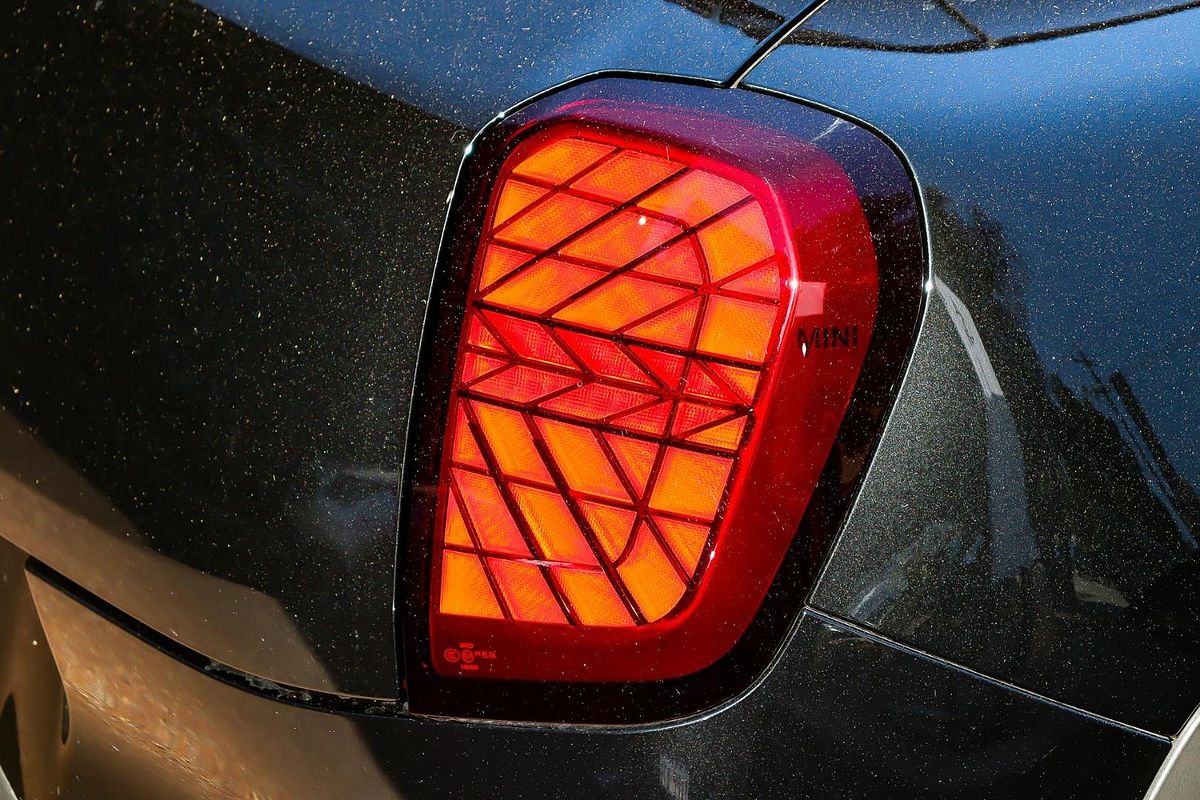 2024 MINI Aceman SE Favoured J05