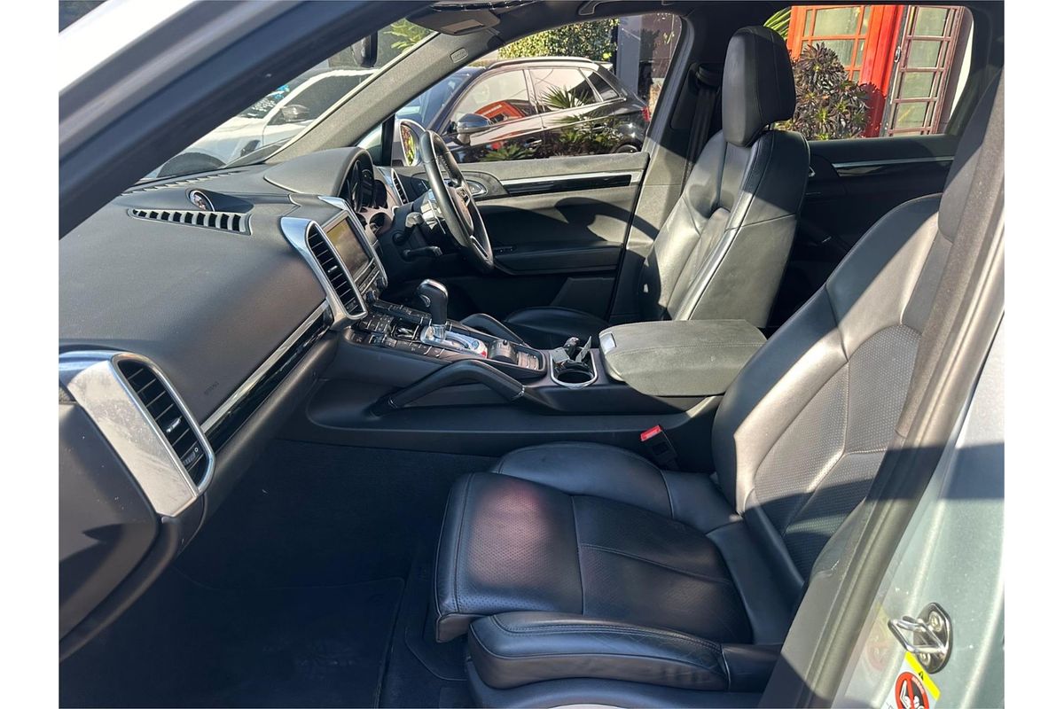 2015 Porsche Cayenne S E-Hybrid 92A