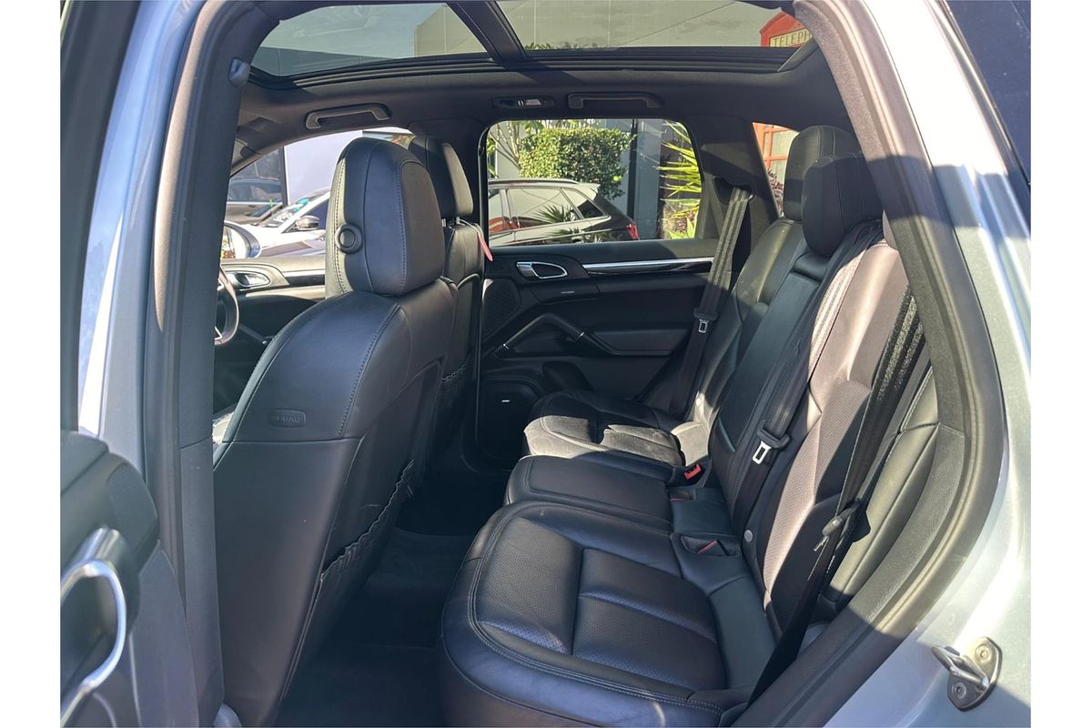 2015 Porsche Cayenne S E-Hybrid 92A