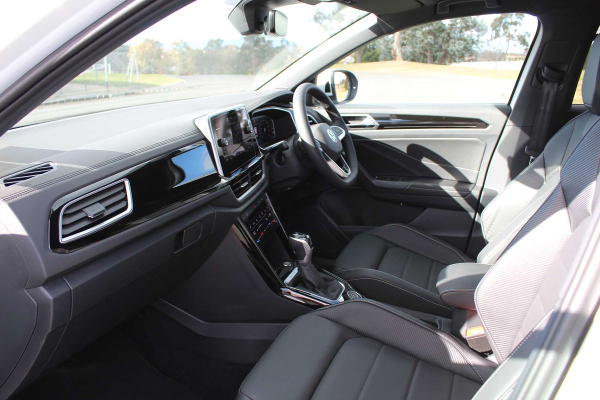 2025 Volkswagen T-Roc 140TSI R-Line D11