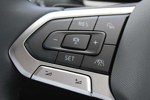 2025 Volkswagen T-Roc 140TSI R-Line D11