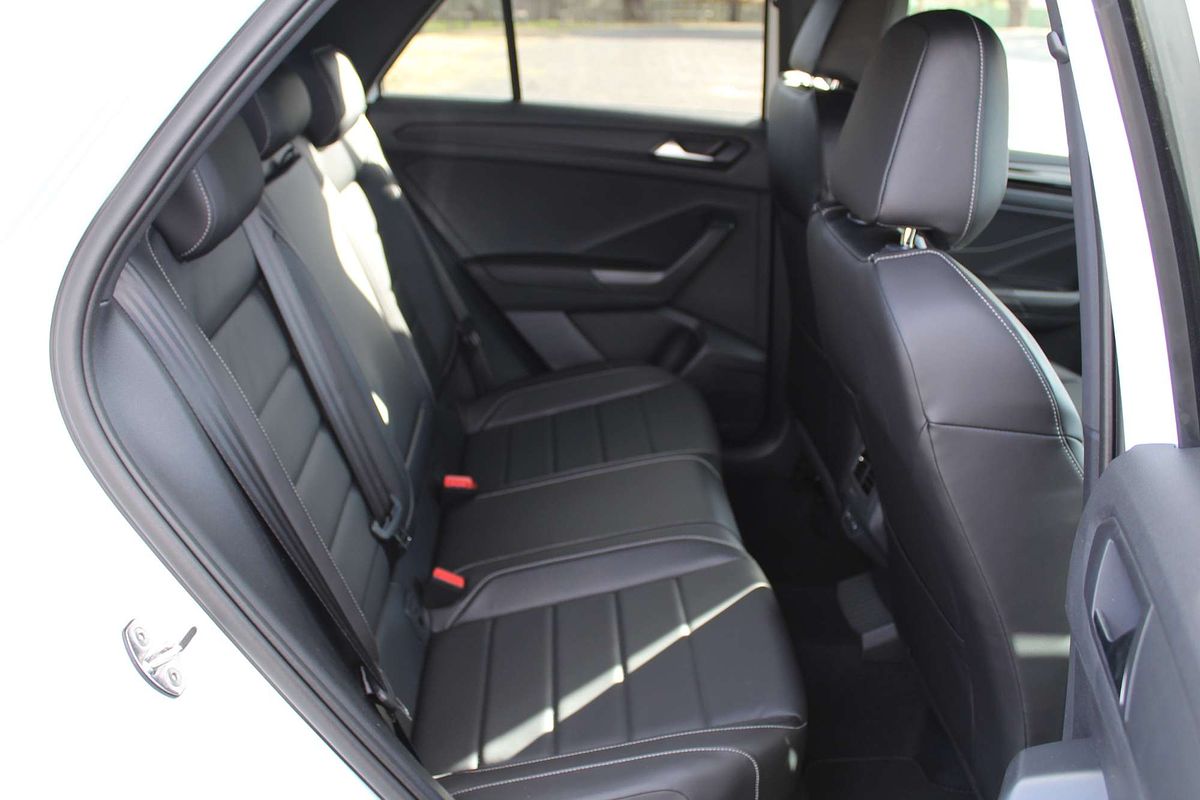2025 Volkswagen T-Roc 140TSI R-Line D11