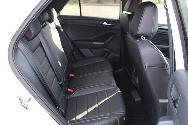 2025 Volkswagen T-Roc 140TSI R-Line D11