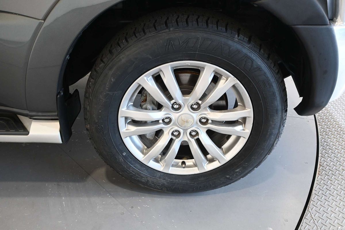 2014 Mitsubishi Pajero Exceed NX