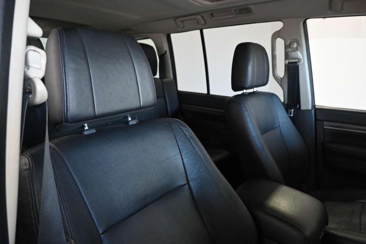 2014 Mitsubishi Pajero Exceed NX