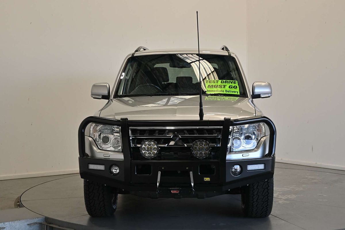 2020 Mitsubishi Pajero
