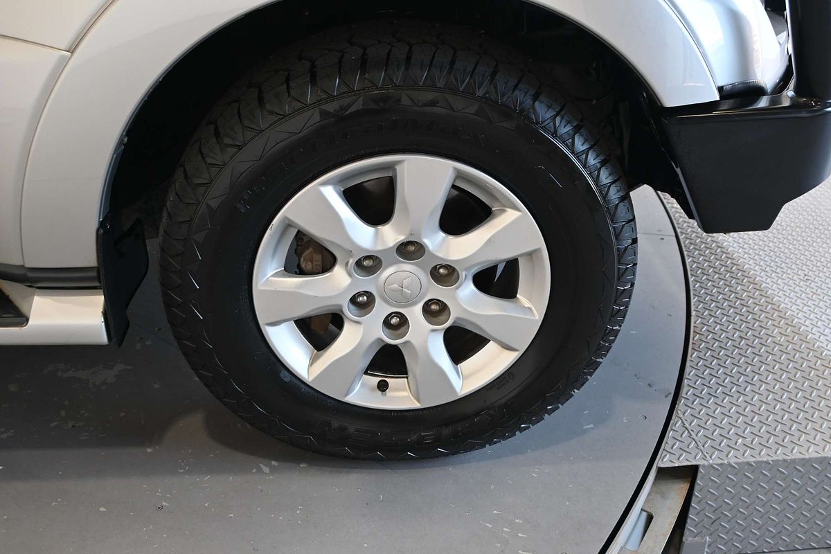 2020 Mitsubishi Pajero