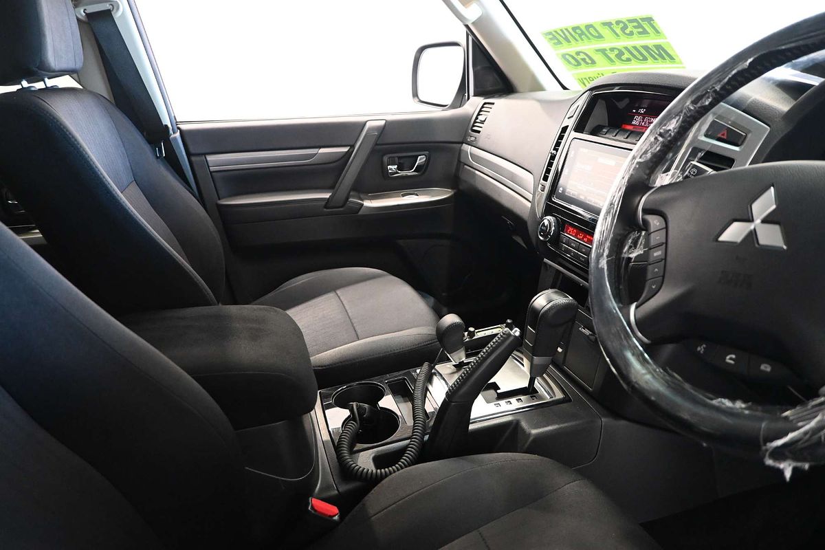 2020 Mitsubishi Pajero