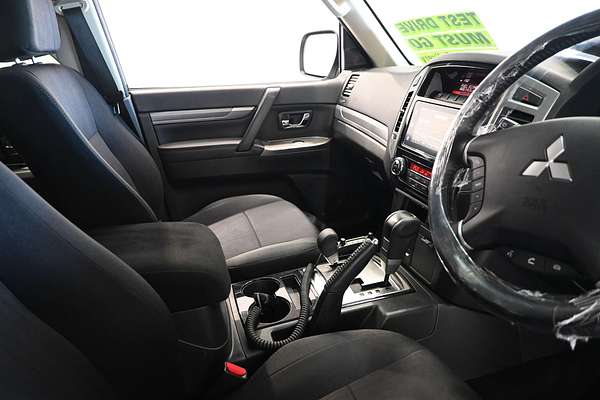 2020 Mitsubishi Pajero