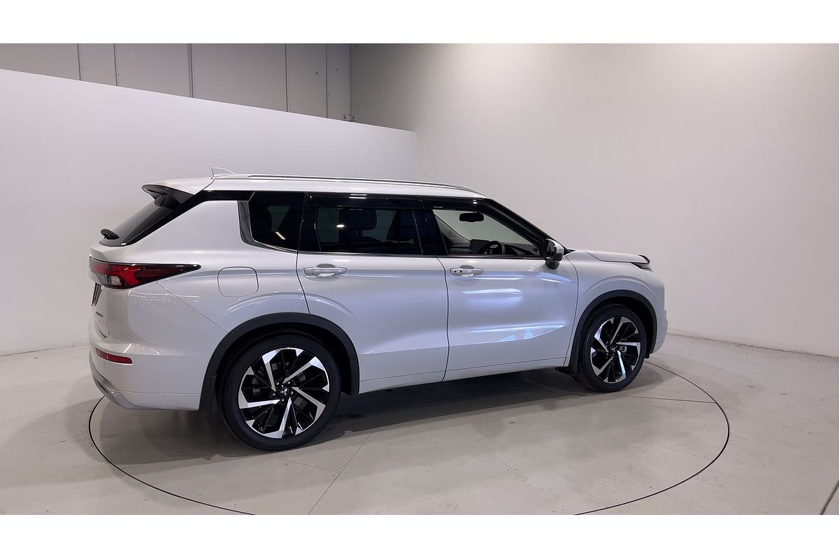 2022 Mitsubishi Outlander Exceed ZM