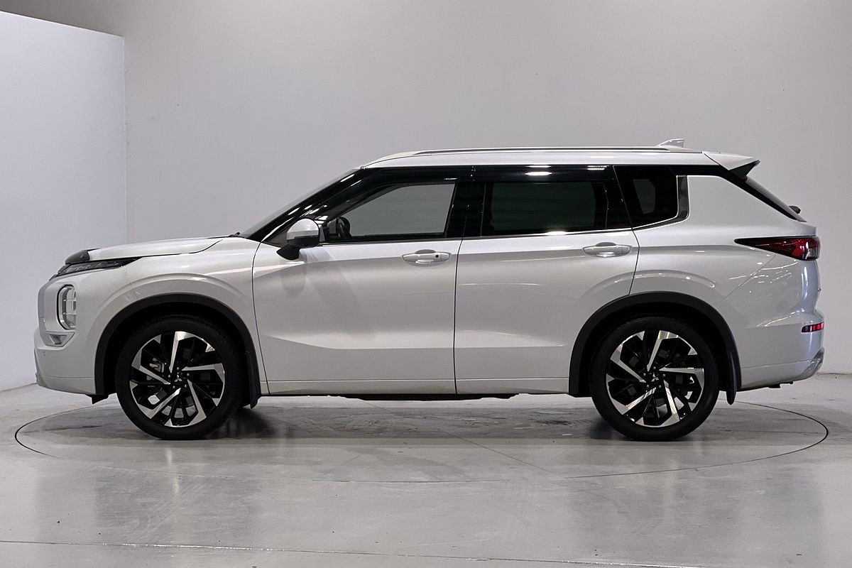 2022 Mitsubishi Outlander Exceed ZM