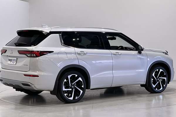 2022 Mitsubishi Outlander Exceed ZM