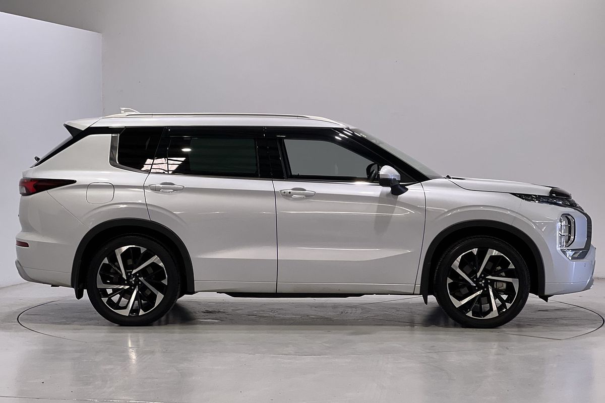 2022 Mitsubishi Outlander Exceed ZM