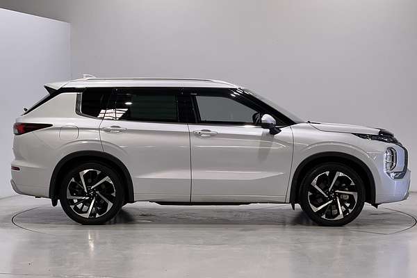 2022 Mitsubishi Outlander Exceed ZM