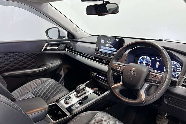 2022 Mitsubishi Outlander Exceed ZM