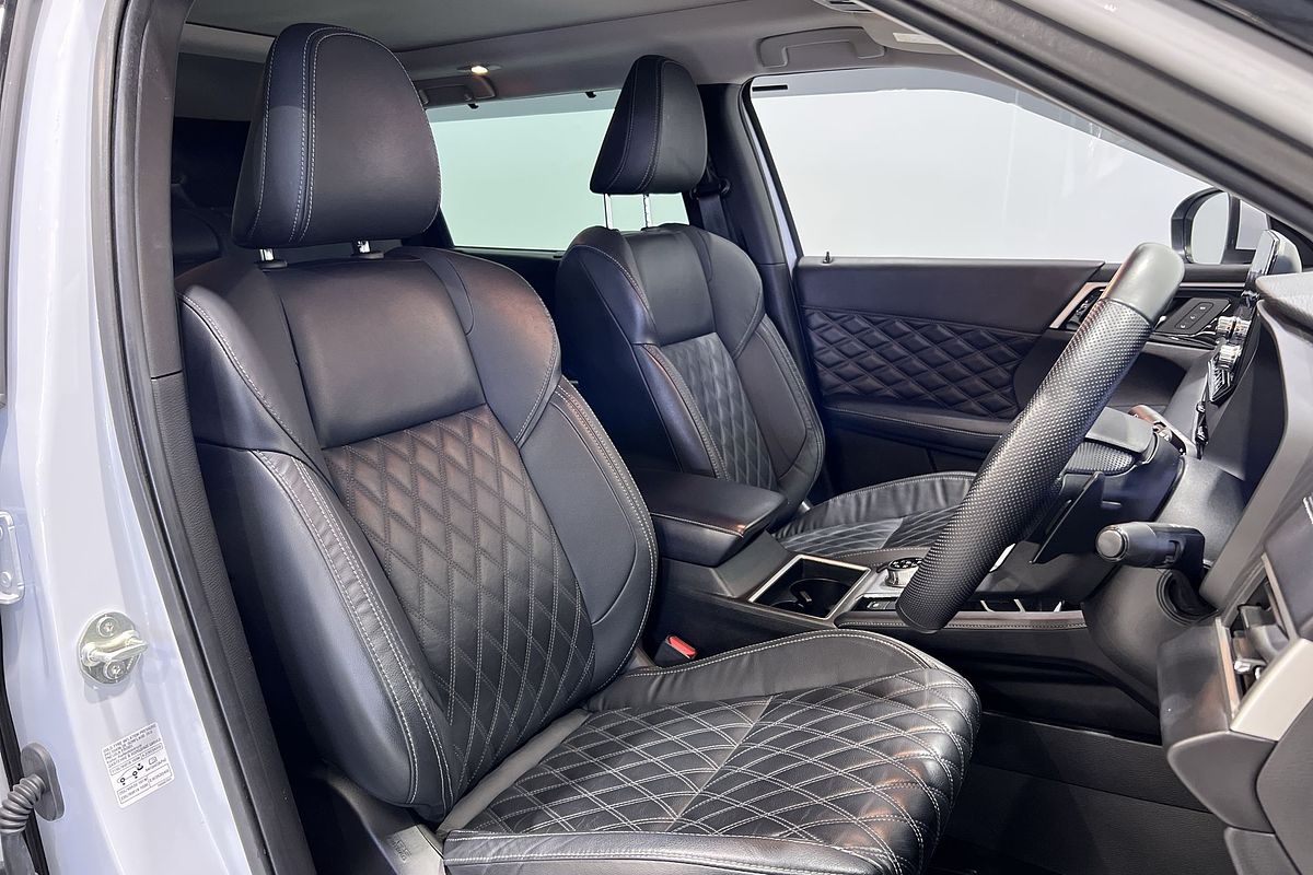 2022 Mitsubishi Outlander Exceed ZM