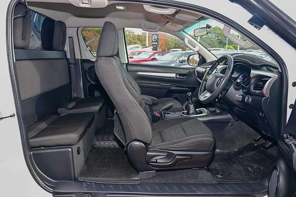 2015 Toyota Hilux SR5 GUN126R 4X4