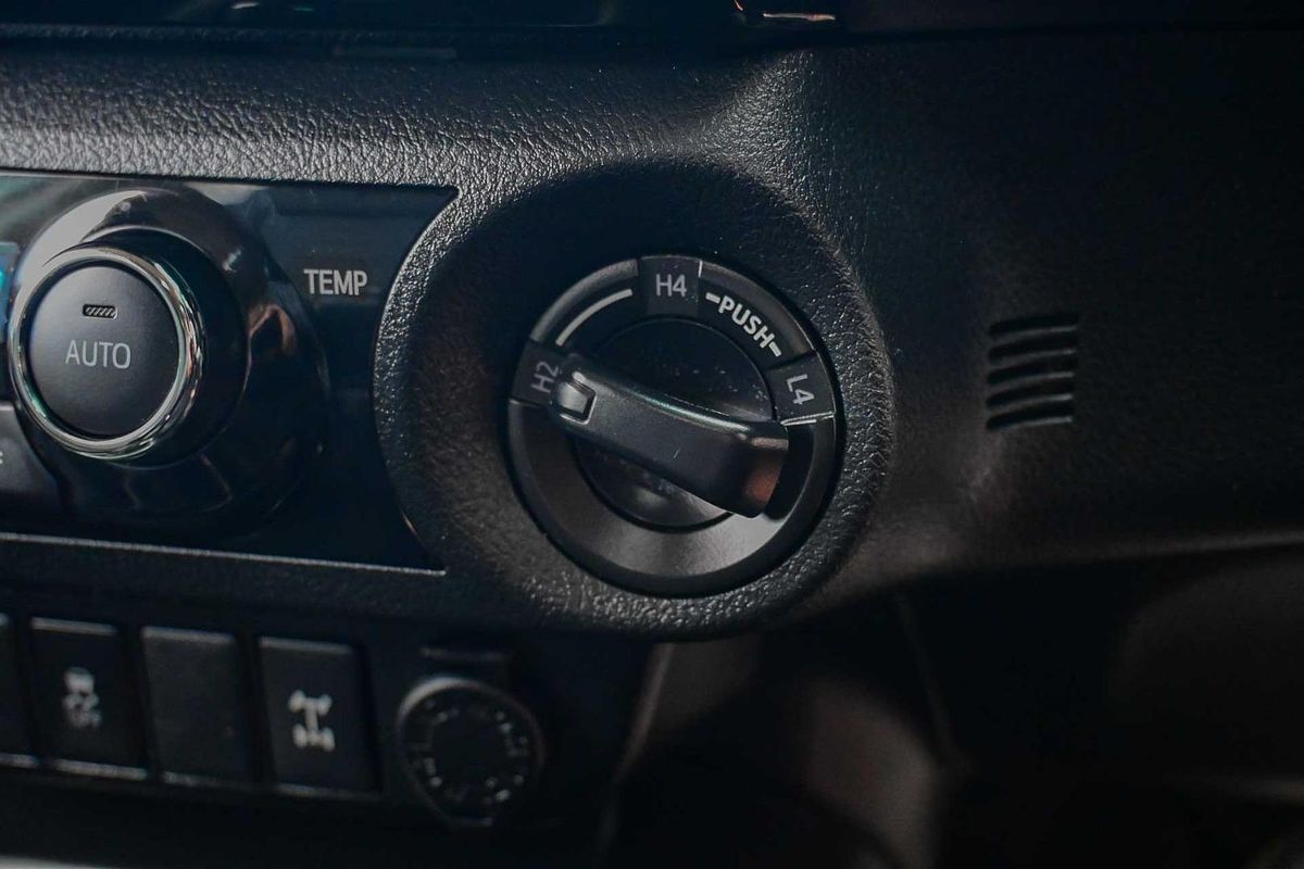 2015 Toyota Hilux SR5 GUN126R 4X4