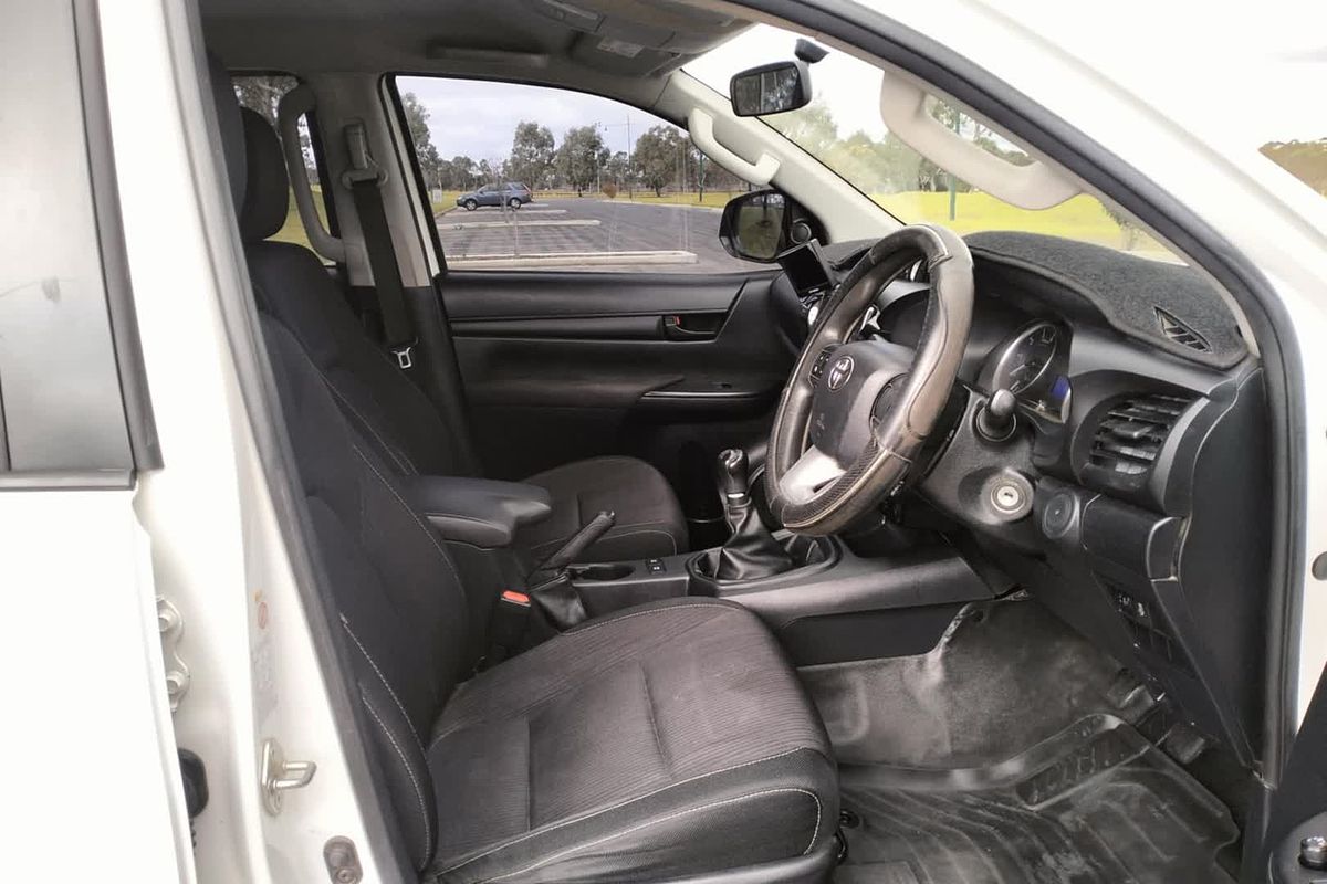 2017 Toyota Hilux SR GUN126R 4X4