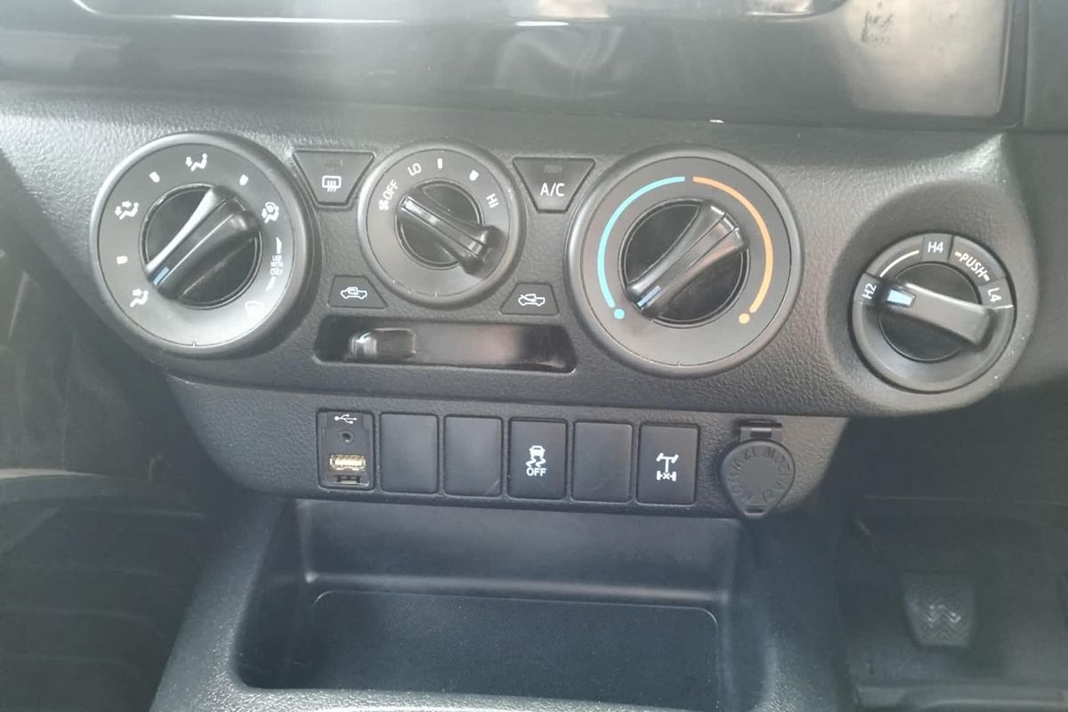 2017 Toyota Hilux SR GUN126R 4X4