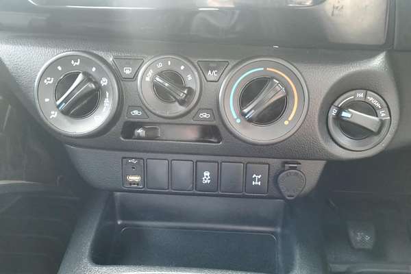 2017 Toyota Hilux SR GUN126R 4X4