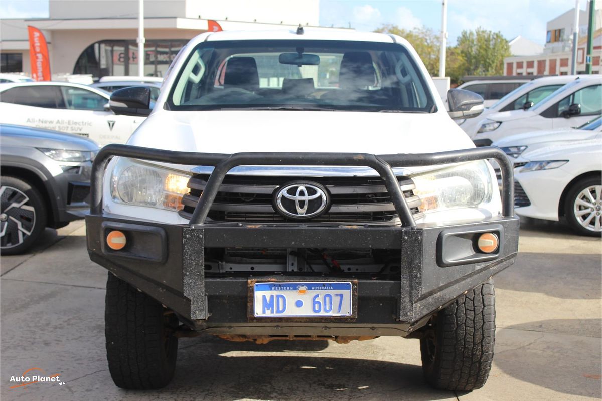 2016 Toyota HILUX SR (4x4) GUN126R 4X4