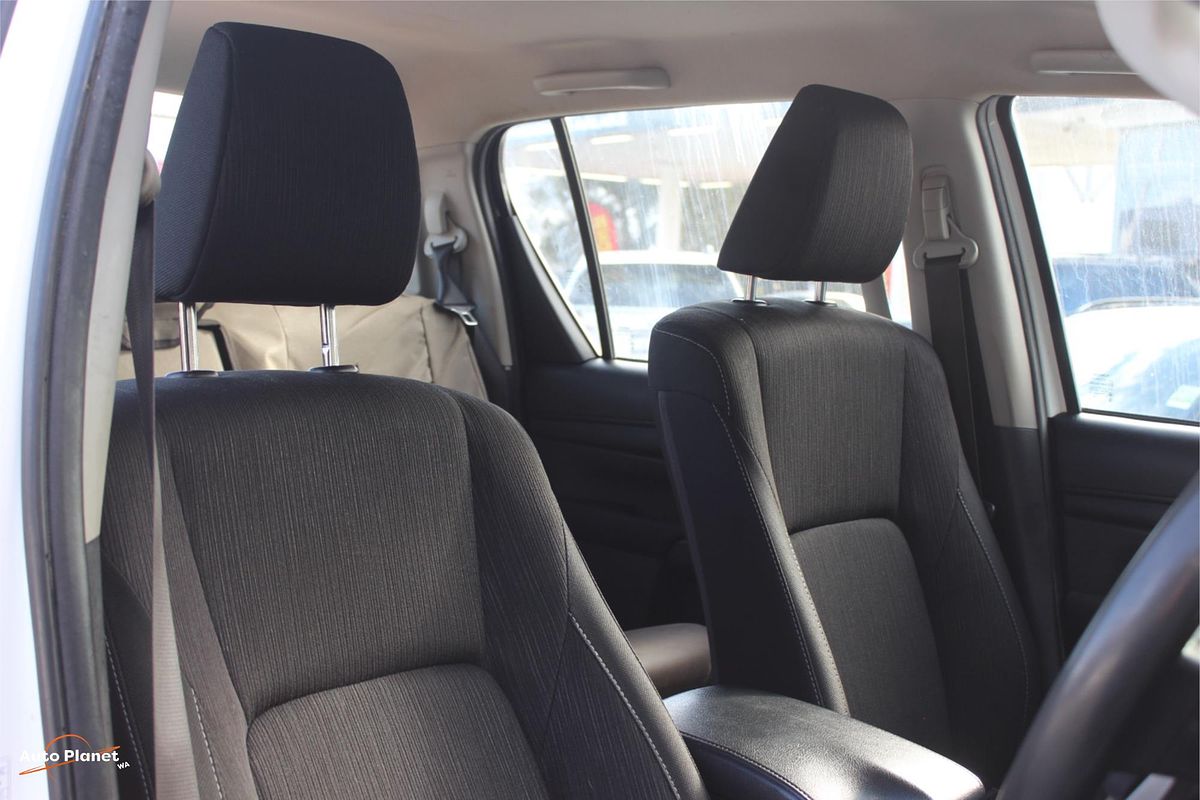 2016 Toyota HILUX SR (4x4) GUN126R 4X4