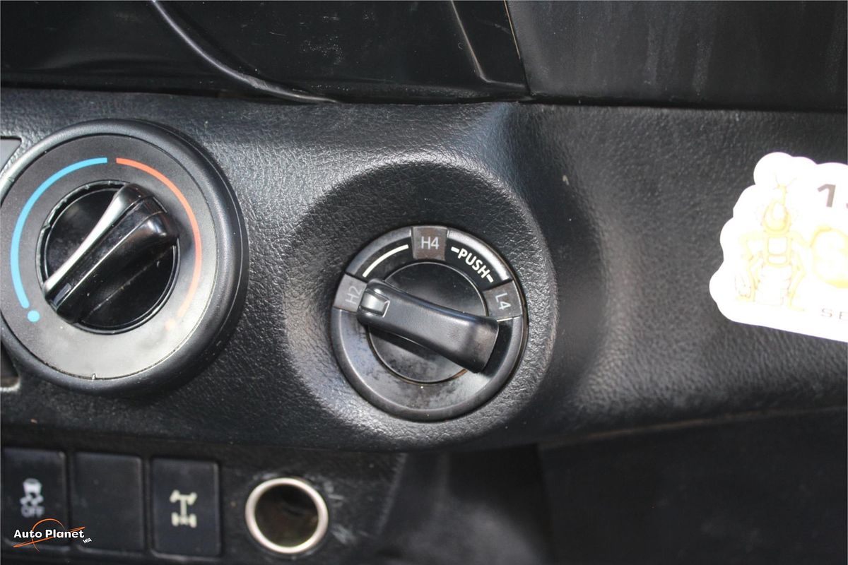 2016 Toyota HILUX SR (4x4) GUN126R 4X4