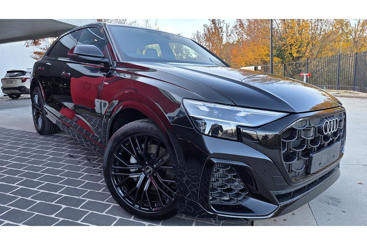2025 Audi Q8 55 TFSI S line F1