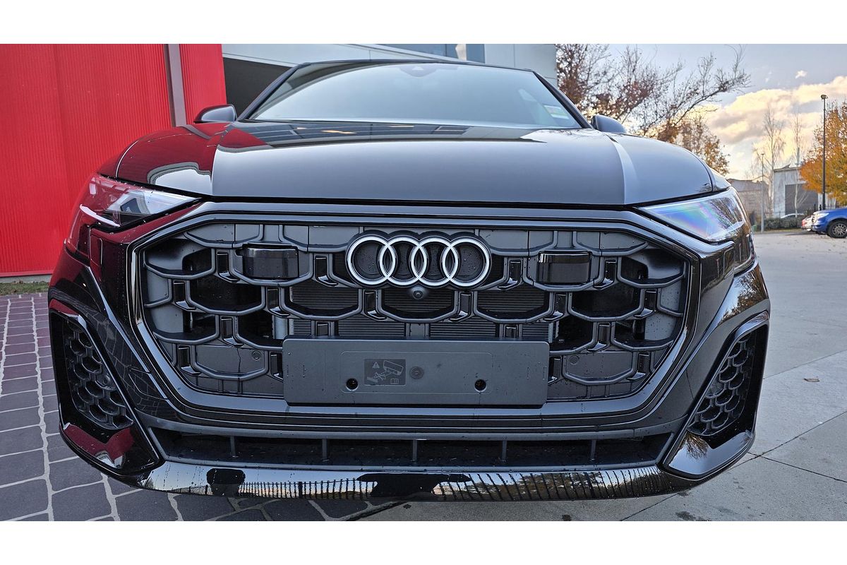 2025 Audi Q8 55 TFSI S line F1
