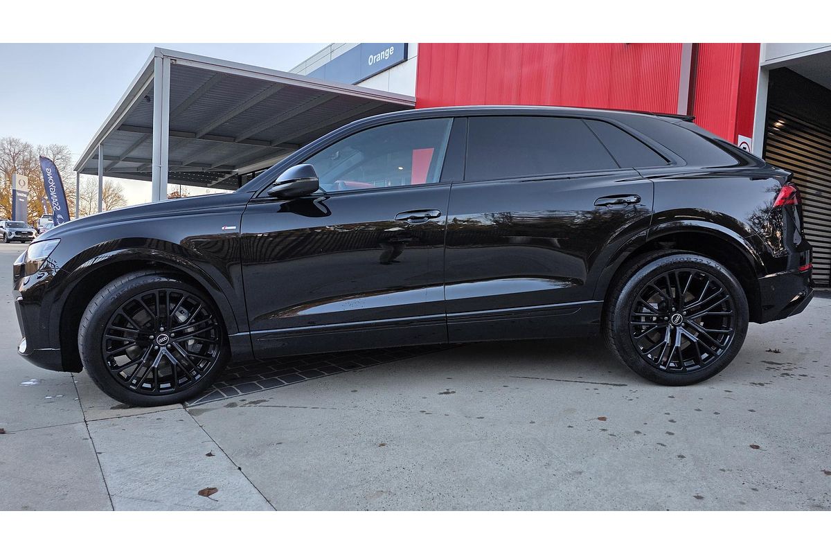 2025 Audi Q8 55 TFSI S line F1