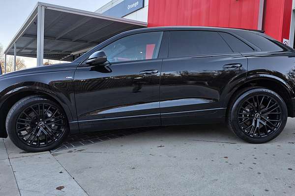 2025 Audi Q8 55 TFSI S line F1