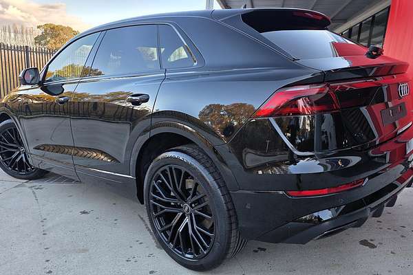 2025 Audi Q8 55 TFSI S line F1