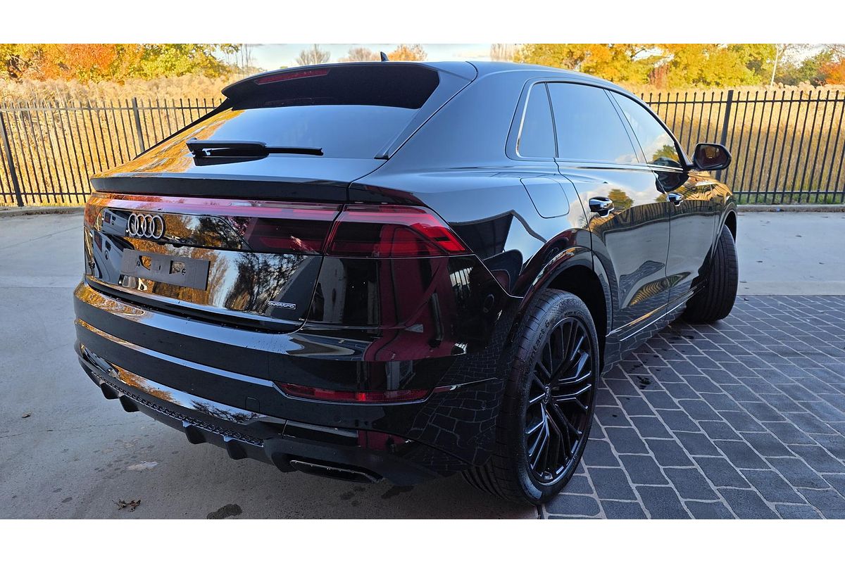 2025 Audi Q8 55 TFSI S line F1