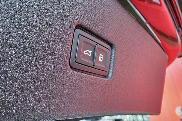2025 Audi Q8 55 TFSI S line F1
