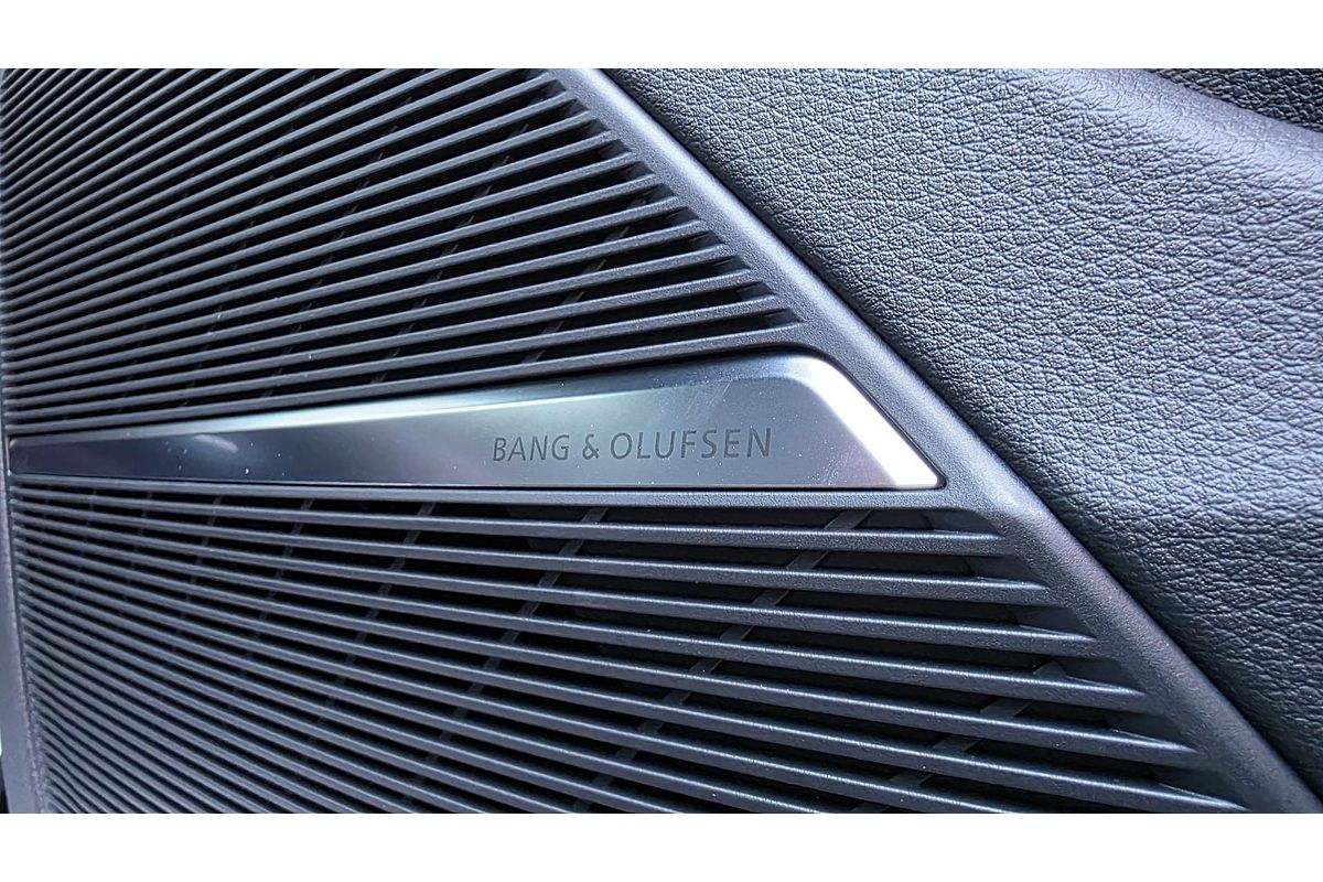 2025 Audi Q8 55 TFSI S line F1
