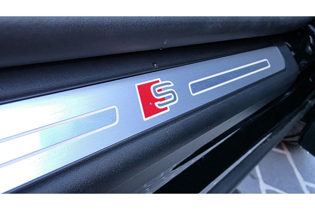 2025 Audi Q8 55 TFSI S line F1