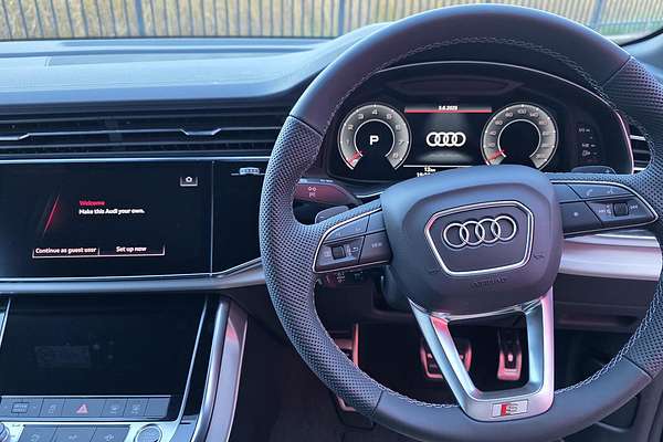 2025 Audi Q8 55 TFSI S line F1