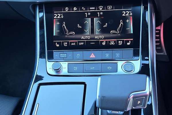 2025 Audi Q8 55 TFSI S line F1