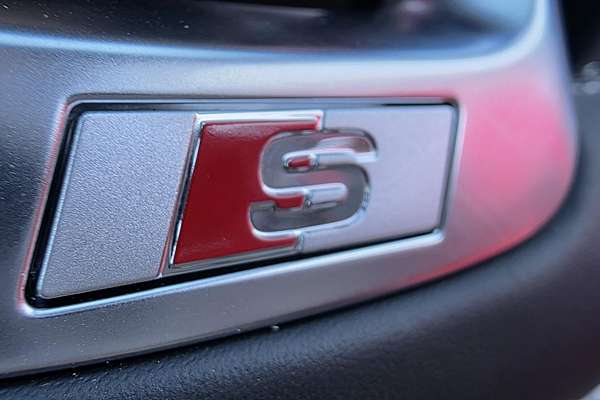 2025 Audi Q8 55 TFSI S line F1