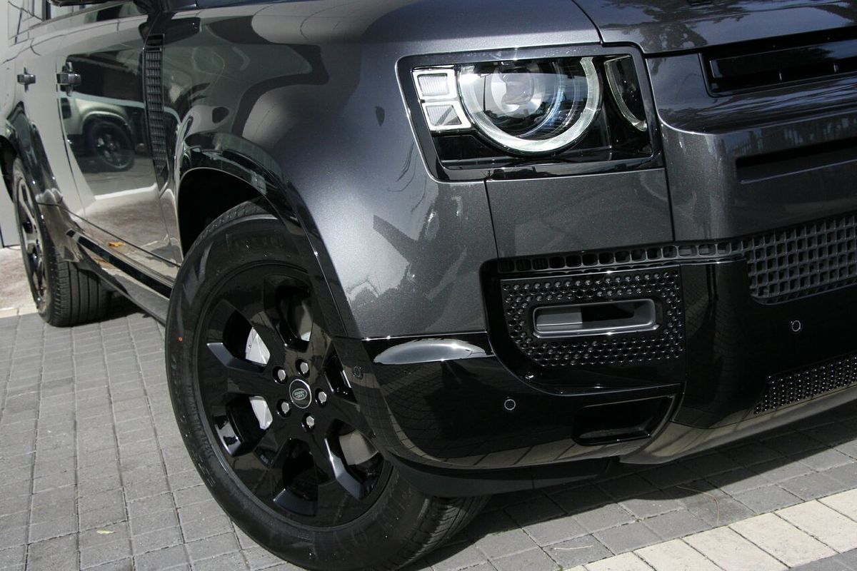 2025 Land Rover Defender 130 D350 X-Dynamic SE L663