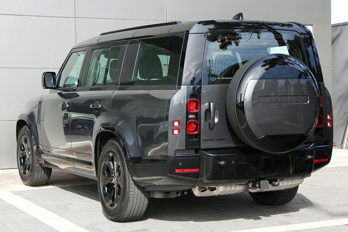2025 Land Rover Defender 130 D350 X-Dynamic SE L663