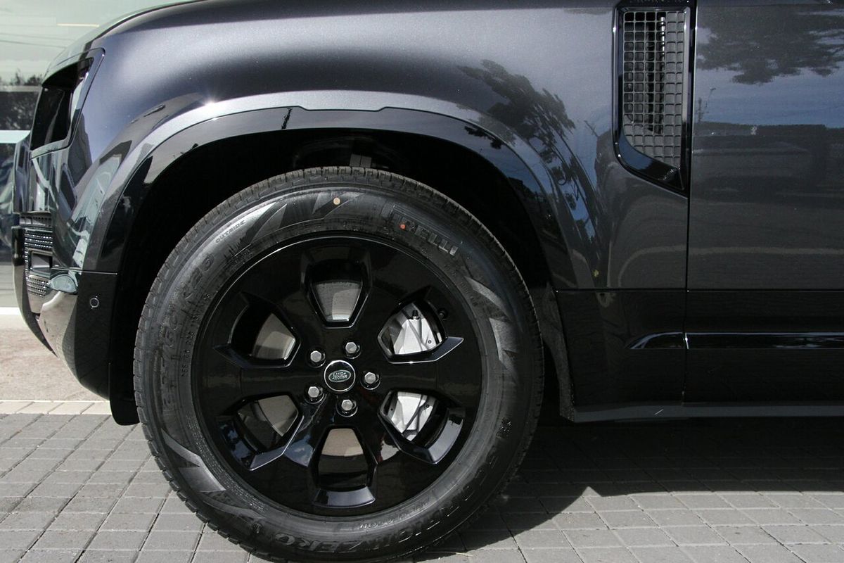 2025 Land Rover Defender 130 D350 X-Dynamic SE L663