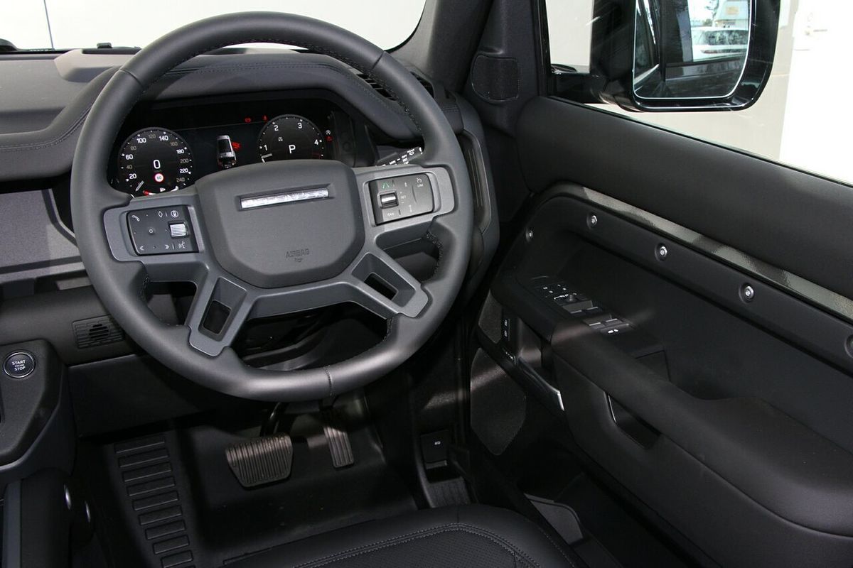 2025 Land Rover Defender 130 D350 X-Dynamic SE L663