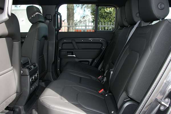 2025 Land Rover Defender 130 D350 X-Dynamic SE L663