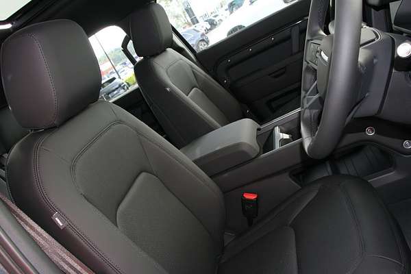 2025 Land Rover Defender 130 D350 X-Dynamic SE L663