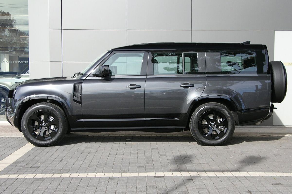 2025 Land Rover Defender 130 D350 X-Dynamic SE L663